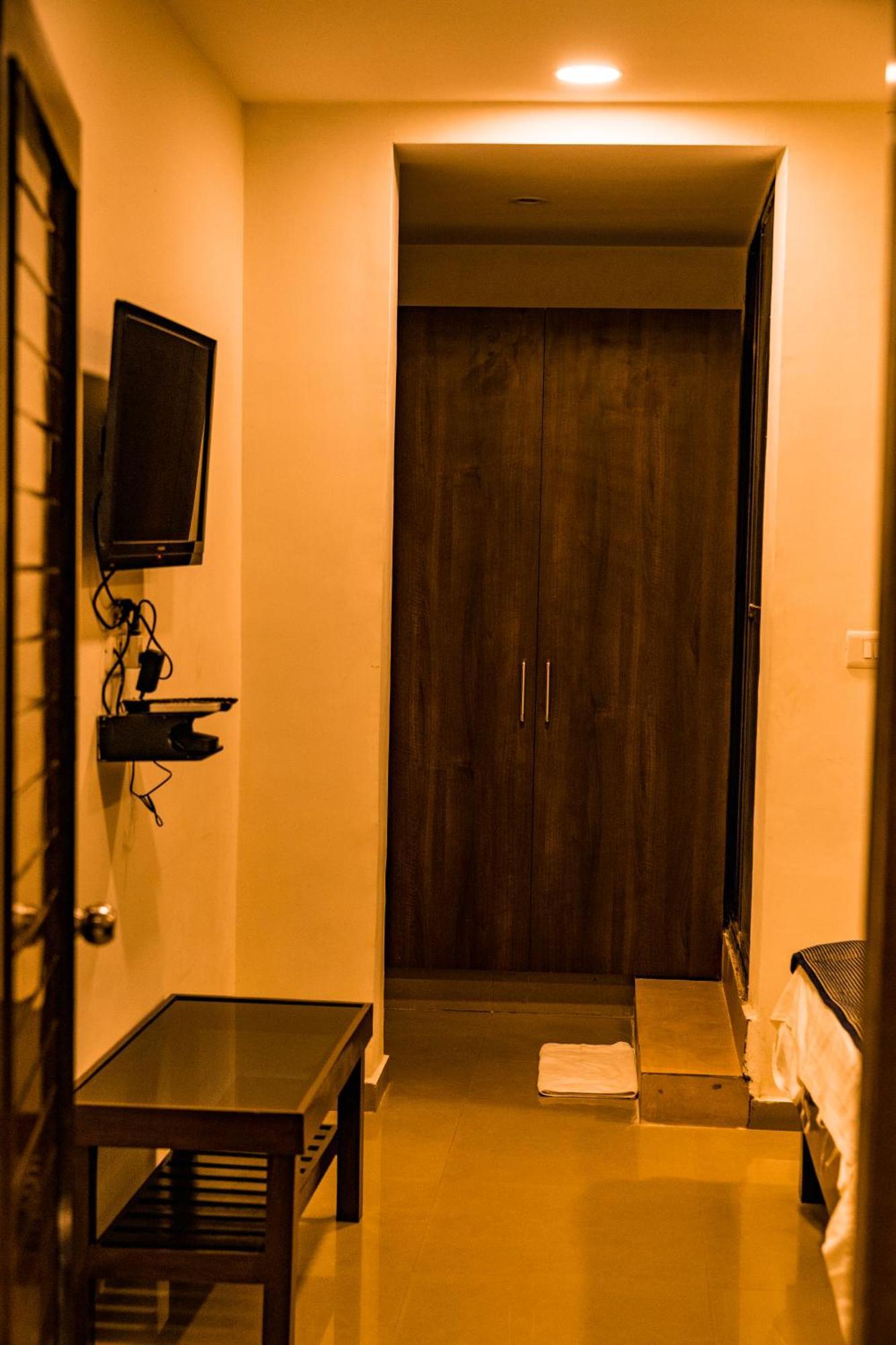 The Flamboyant Natraj Hotel Bharuch Ngoại thất bức ảnh