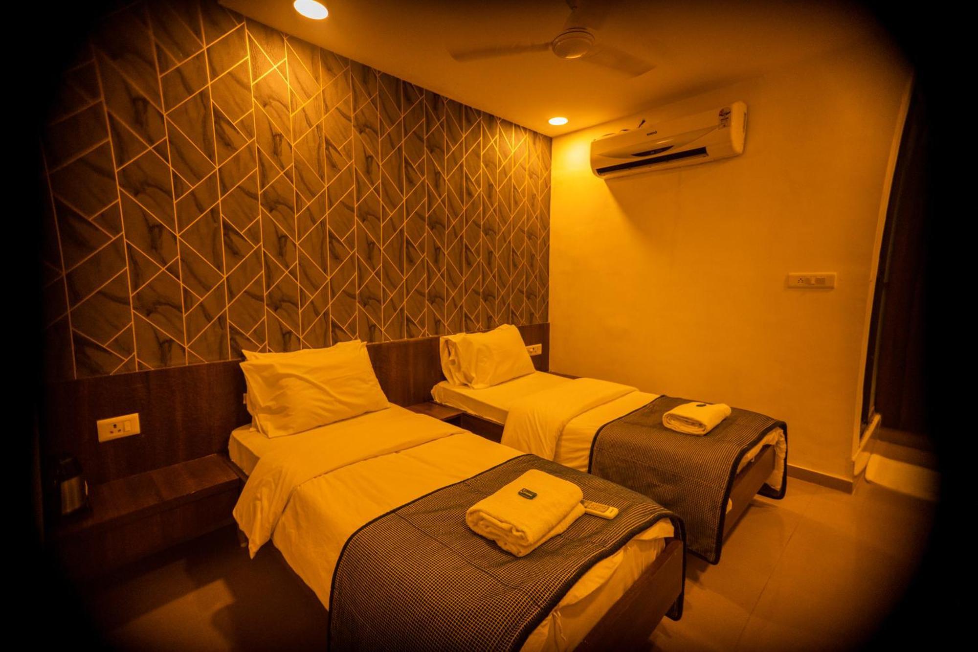 The Flamboyant Natraj Hotel Bharuch Ngoại thất bức ảnh