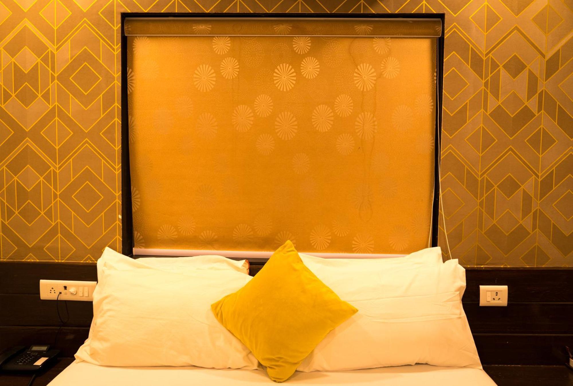 The Flamboyant Natraj Hotel Bharuch Ngoại thất bức ảnh
