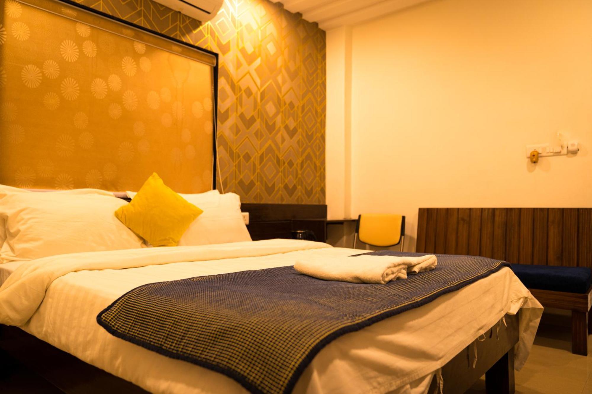 The Flamboyant Natraj Hotel Bharuch Ngoại thất bức ảnh