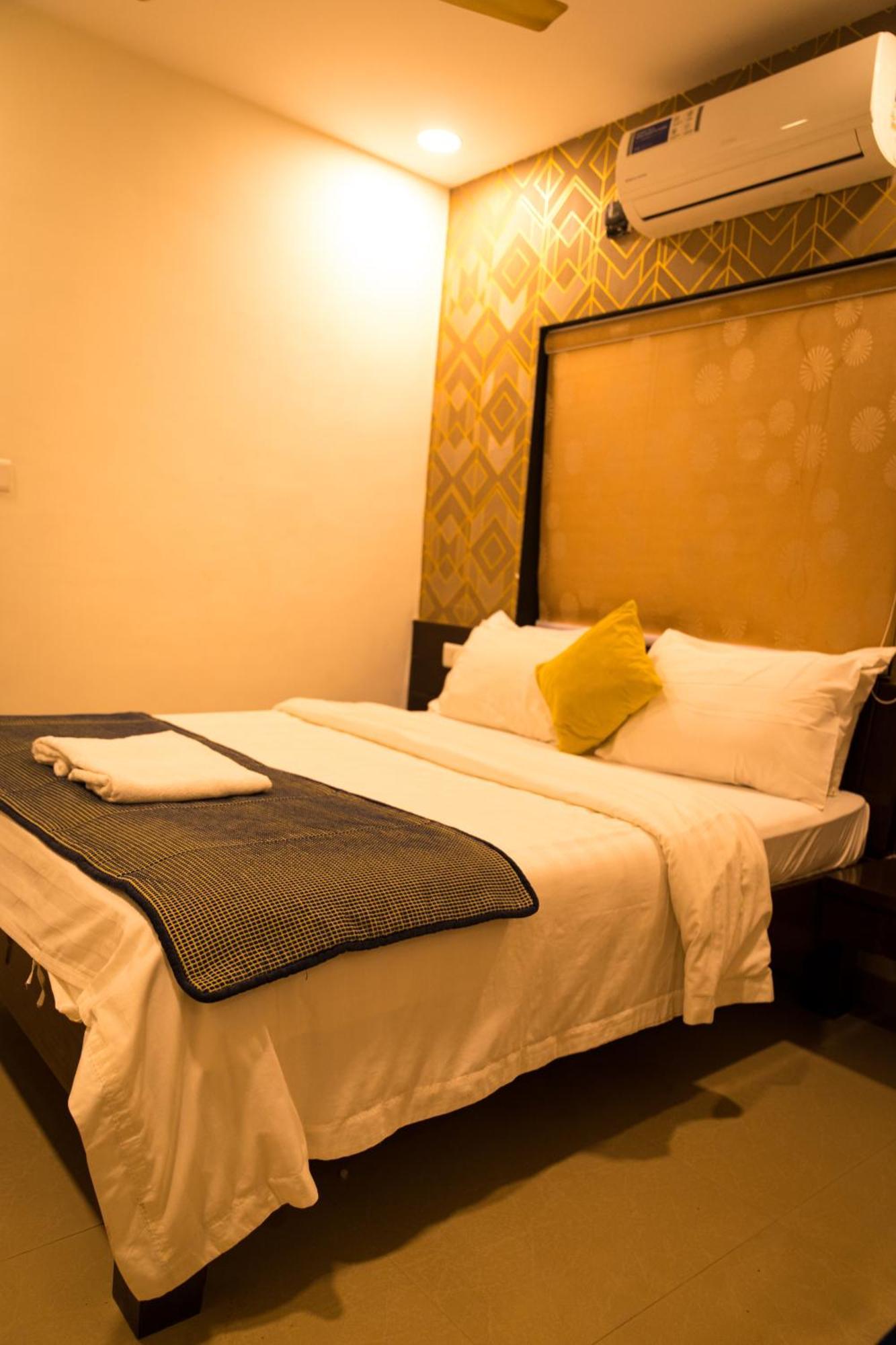 The Flamboyant Natraj Hotel Bharuch Ngoại thất bức ảnh